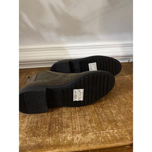 Clarks Griffin Plaza Women's Suede Ankle Boots Chelsea Bootie Size 7.5 NEW - Picture 6 of 9